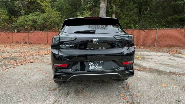 Buick Encore GX Vehicle Full-screen Gallery Image 07