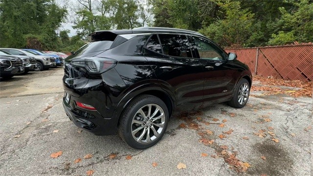 Buick Encore GX Vehicle Full-screen Gallery Image 08