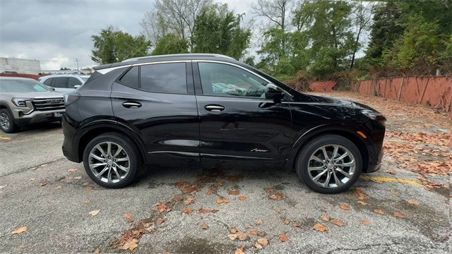 Buick Encore GX Vehicle Full-screen Gallery Image 09