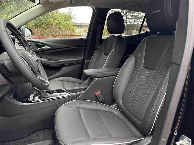 Buick Encore GX Vehicle Full-screen Gallery Image 11