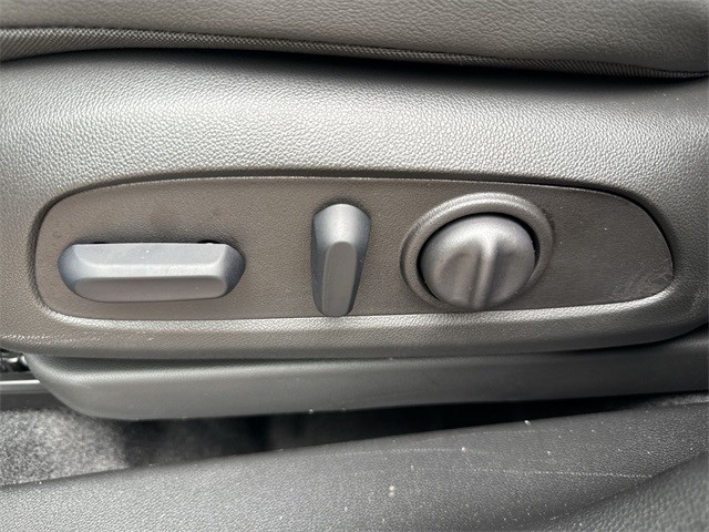 Buick Encore GX Vehicle Full-screen Gallery Image 12