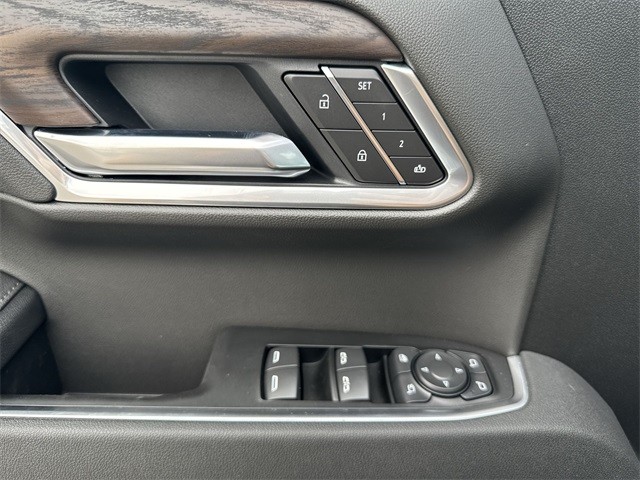 GMC Sierra 1500 Vehicle Full-screen Gallery Image 13