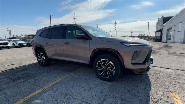 Buick Enclave Vehicle Full-screen Gallery Image 02