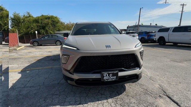 Buick Enclave Vehicle Full-screen Gallery Image 03