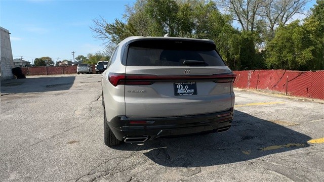 Buick Enclave Vehicle Full-screen Gallery Image 07