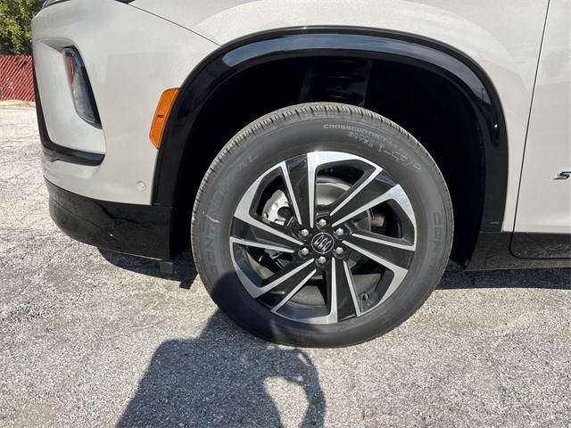 Buick Enclave Vehicle Full-screen Gallery Image 10