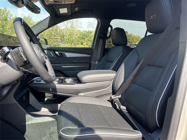 Buick Enclave Vehicle Full-screen Gallery Image 11