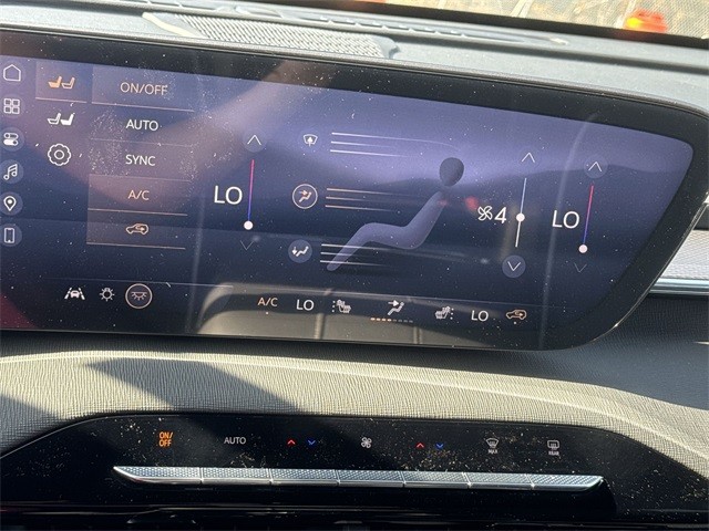 Buick Enclave Vehicle Full-screen Gallery Image 19