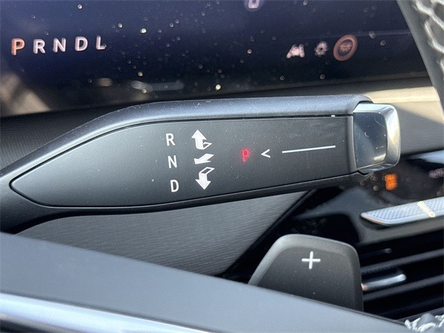 Buick Enclave Vehicle Full-screen Gallery Image 20