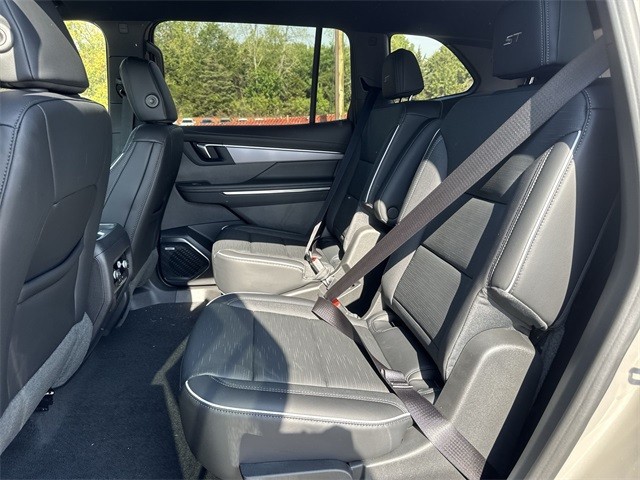 Buick Enclave Vehicle Full-screen Gallery Image 22