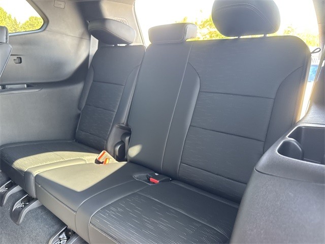 Buick Enclave Vehicle Full-screen Gallery Image 23