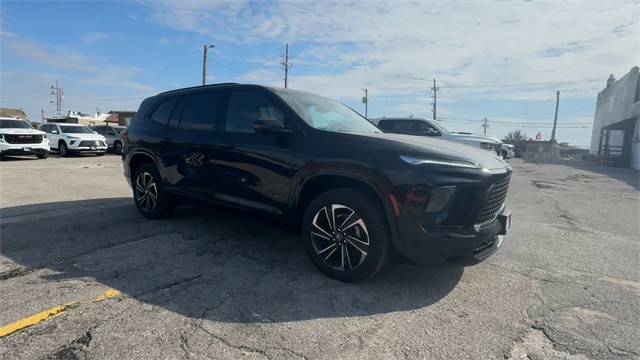 Buick Enclave Vehicle Full-screen Gallery Image 02