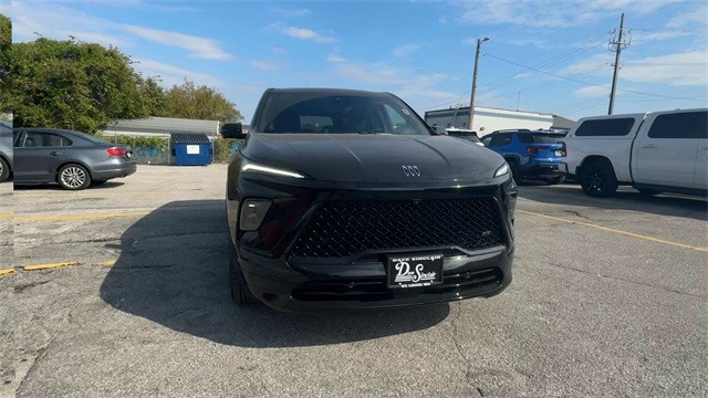 Buick Enclave Vehicle Full-screen Gallery Image 03