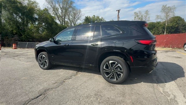 Buick Enclave Vehicle Full-screen Gallery Image 06