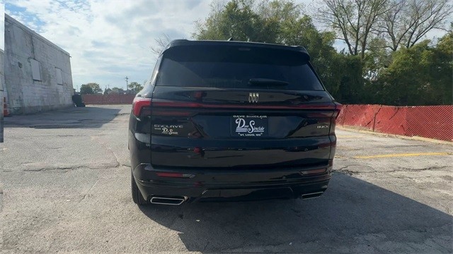 Buick Enclave Vehicle Full-screen Gallery Image 07