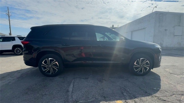 Buick Enclave Vehicle Full-screen Gallery Image 09