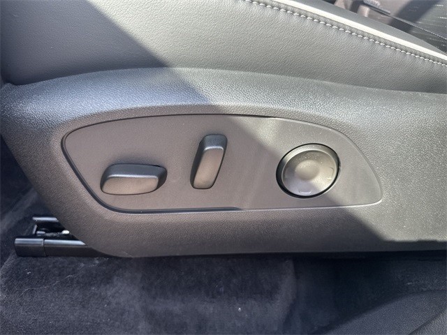 Buick Enclave Vehicle Full-screen Gallery Image 12