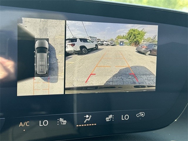 Buick Enclave Vehicle Full-screen Gallery Image 17