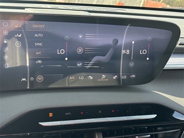 Buick Enclave Vehicle Full-screen Gallery Image 19