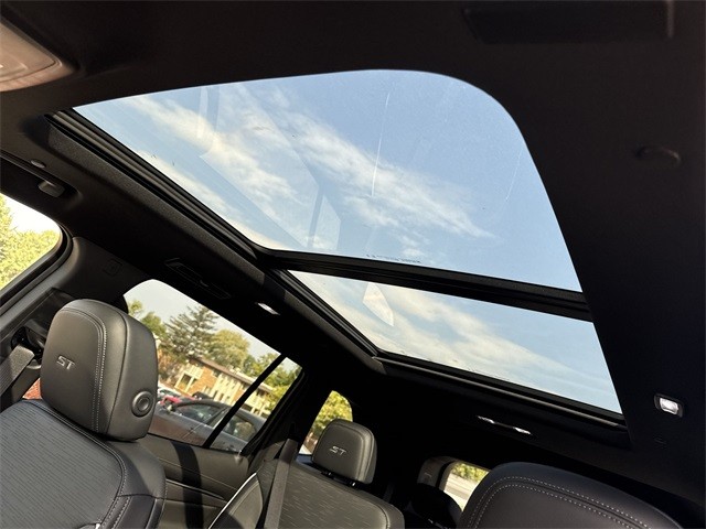 Buick Enclave Vehicle Full-screen Gallery Image 22