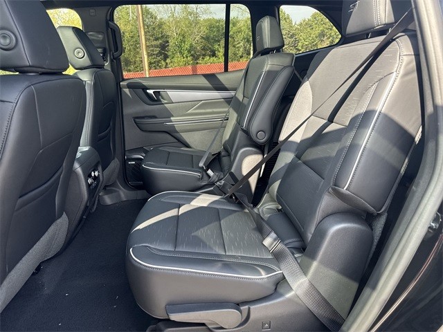 Buick Enclave Vehicle Full-screen Gallery Image 23