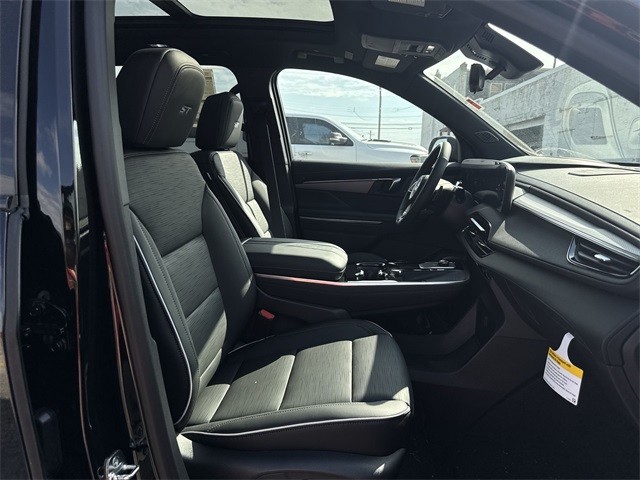 Buick Enclave Vehicle Full-screen Gallery Image 26