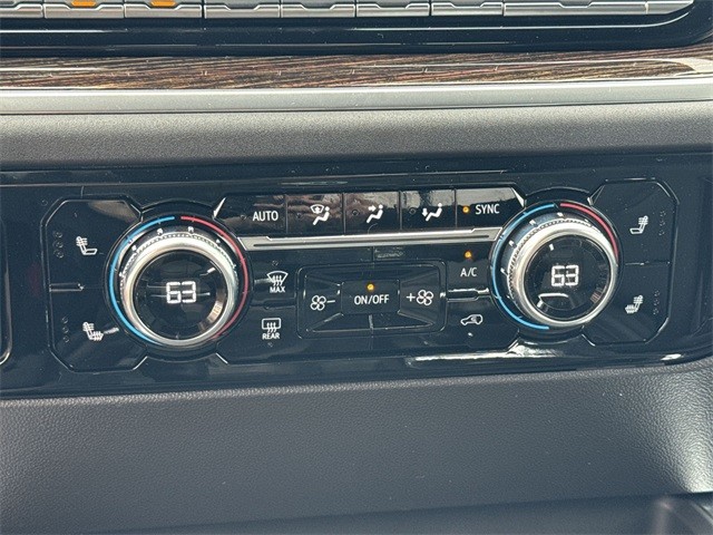 GMC Sierra 1500 Vehicle Full-screen Gallery Image 19