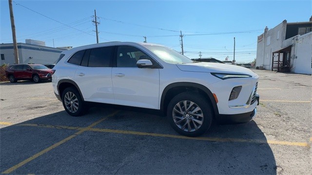 Buick Enclave Vehicle Full-screen Gallery Image 02