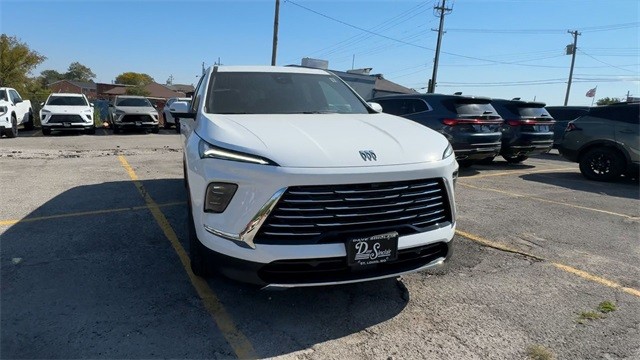 Buick Enclave Vehicle Full-screen Gallery Image 03