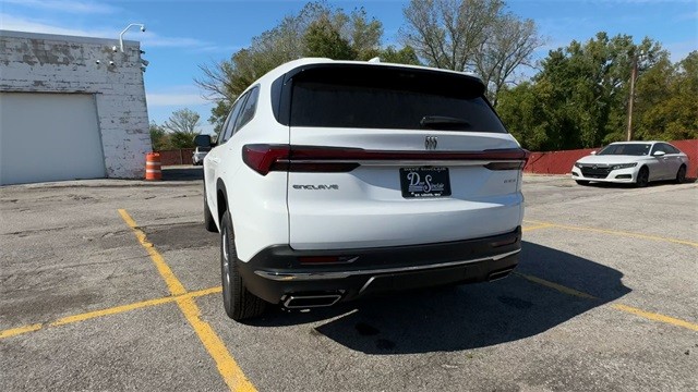 Buick Enclave Vehicle Full-screen Gallery Image 07