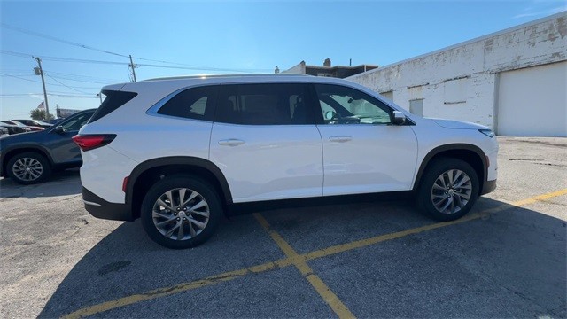 Buick Enclave Vehicle Full-screen Gallery Image 09