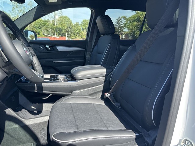 Buick Enclave Vehicle Full-screen Gallery Image 11