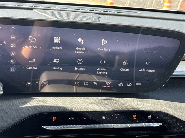 Buick Enclave Vehicle Full-screen Gallery Image 16