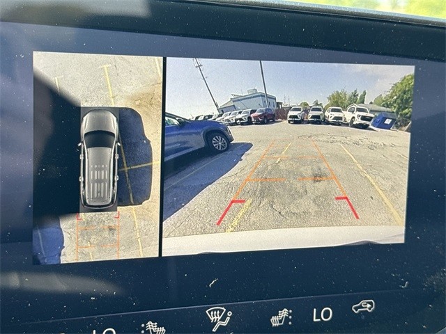 Buick Enclave Vehicle Full-screen Gallery Image 17