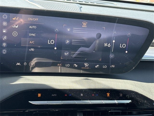 Buick Enclave Vehicle Full-screen Gallery Image 19