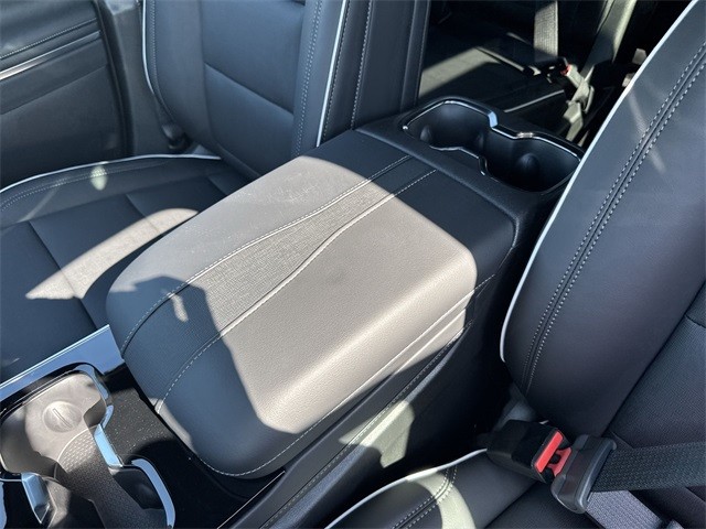 Buick Enclave Vehicle Full-screen Gallery Image 21