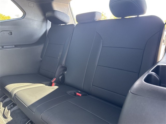 Buick Enclave Vehicle Full-screen Gallery Image 23