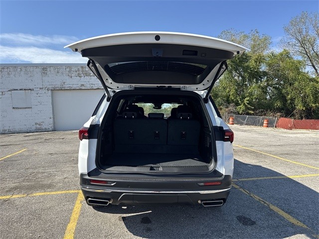 Buick Enclave Vehicle Full-screen Gallery Image 24