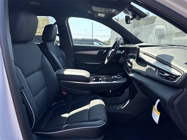 Buick Enclave Vehicle Full-screen Gallery Image 25