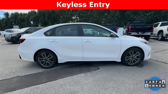 Kia Forte Vehicle Full-screen Gallery Image 11