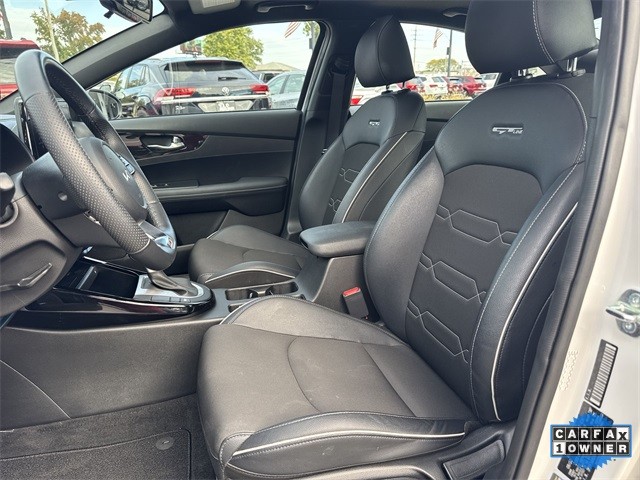 Kia Forte Vehicle Full-screen Gallery Image 24