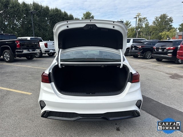 Kia Forte Vehicle Full-screen Gallery Image 30