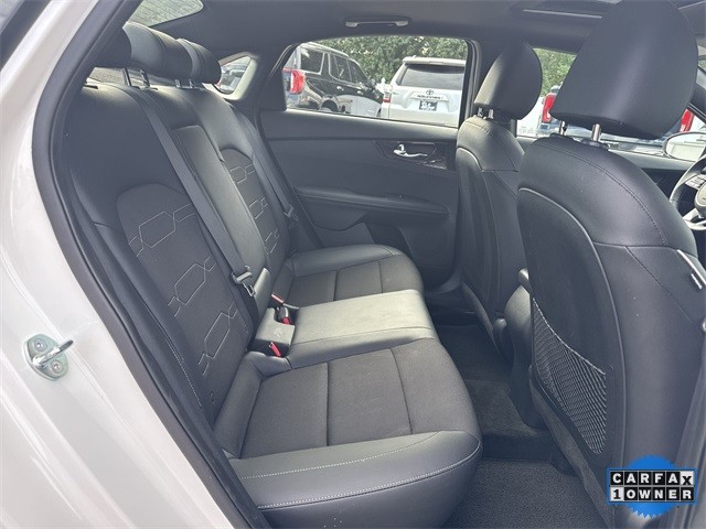 Kia Forte Vehicle Full-screen Gallery Image 31