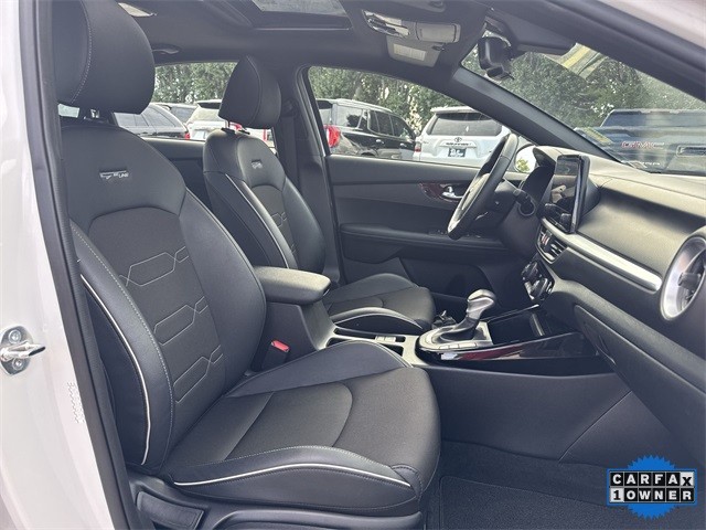 Kia Forte Vehicle Full-screen Gallery Image 32