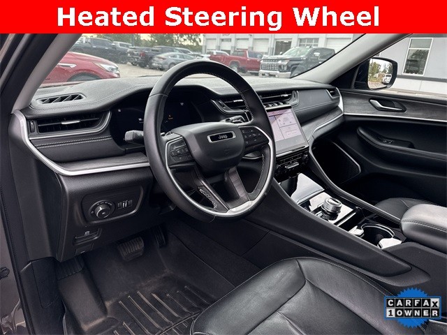 Jeep Grand Cherokee L Vehicle Full-screen Gallery Image 13