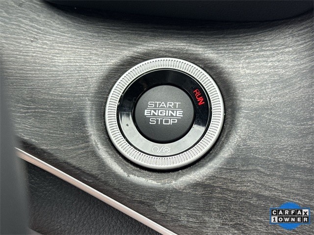 Jeep Grand Cherokee L Vehicle Full-screen Gallery Image 21