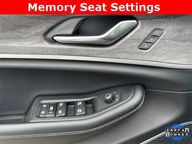 Jeep Grand Cherokee L Vehicle Full-screen Gallery Image 27