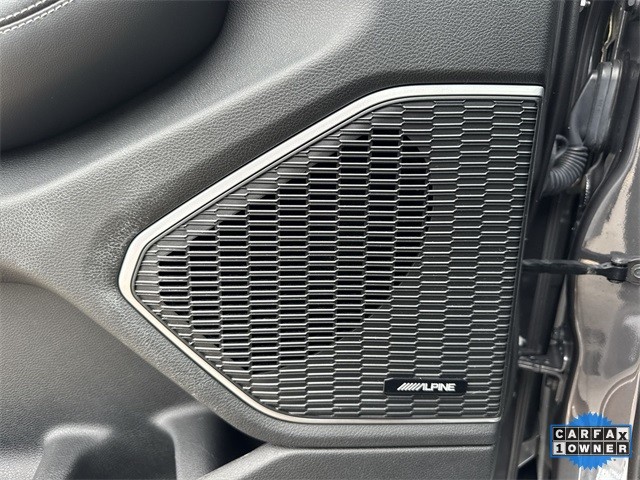 Jeep Grand Cherokee L Vehicle Full-screen Gallery Image 28