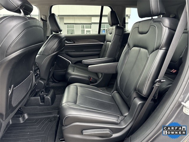 Jeep Grand Cherokee L Vehicle Full-screen Gallery Image 29