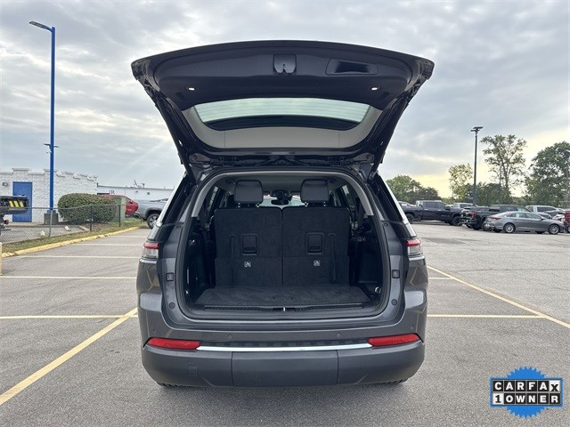 Jeep Grand Cherokee L Vehicle Full-screen Gallery Image 30